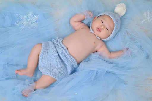 湛江三个月宝宝挠耳朵 湛江三个月宝宝挠耳朵